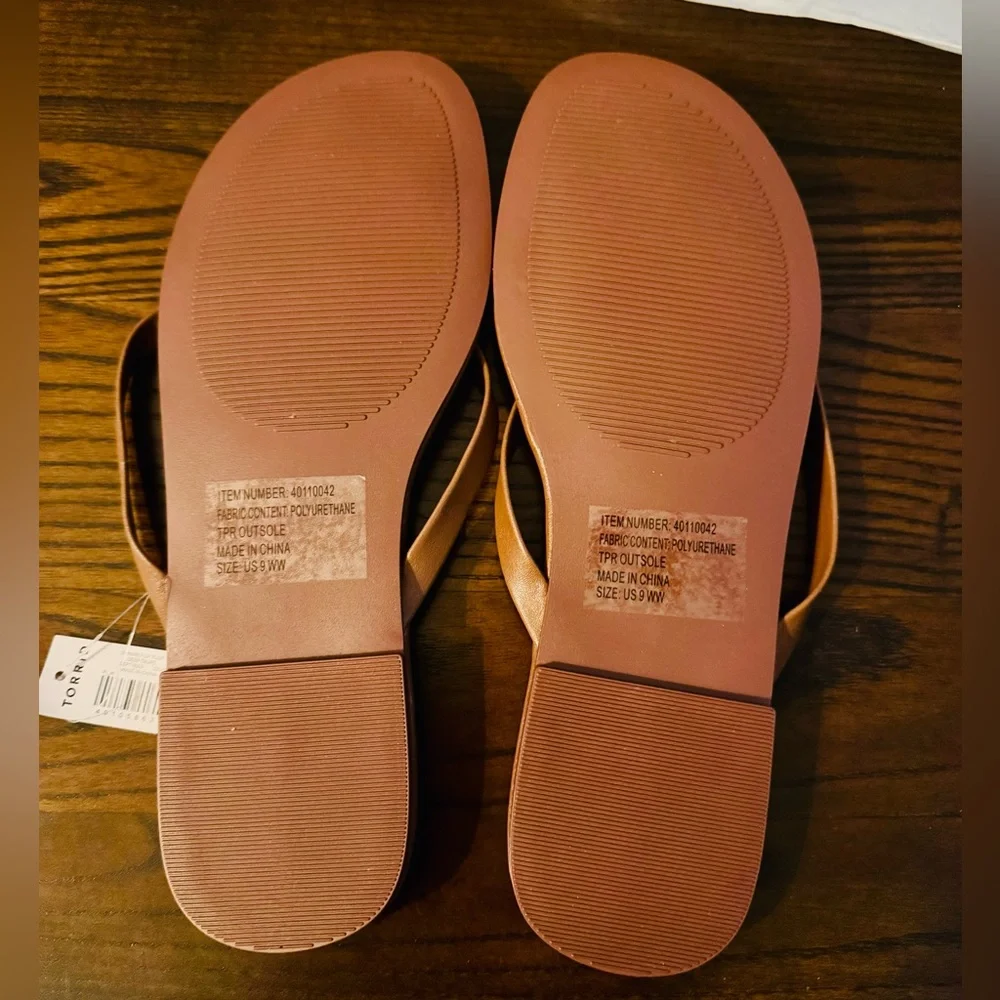 NWT Size 9 Torrid Sunnie Taupe Sandals minimalist faux vegan  leather Boho - Picture 4 of 4
